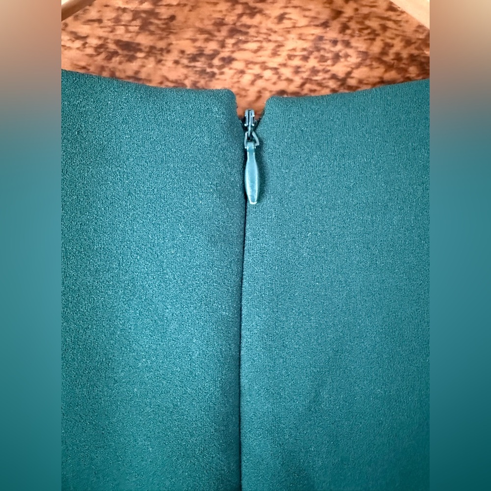 Elegant Calvin Klein Forest Green Asymmetrical Sleeveless Dress - Size 2 - Picture 3 of 6